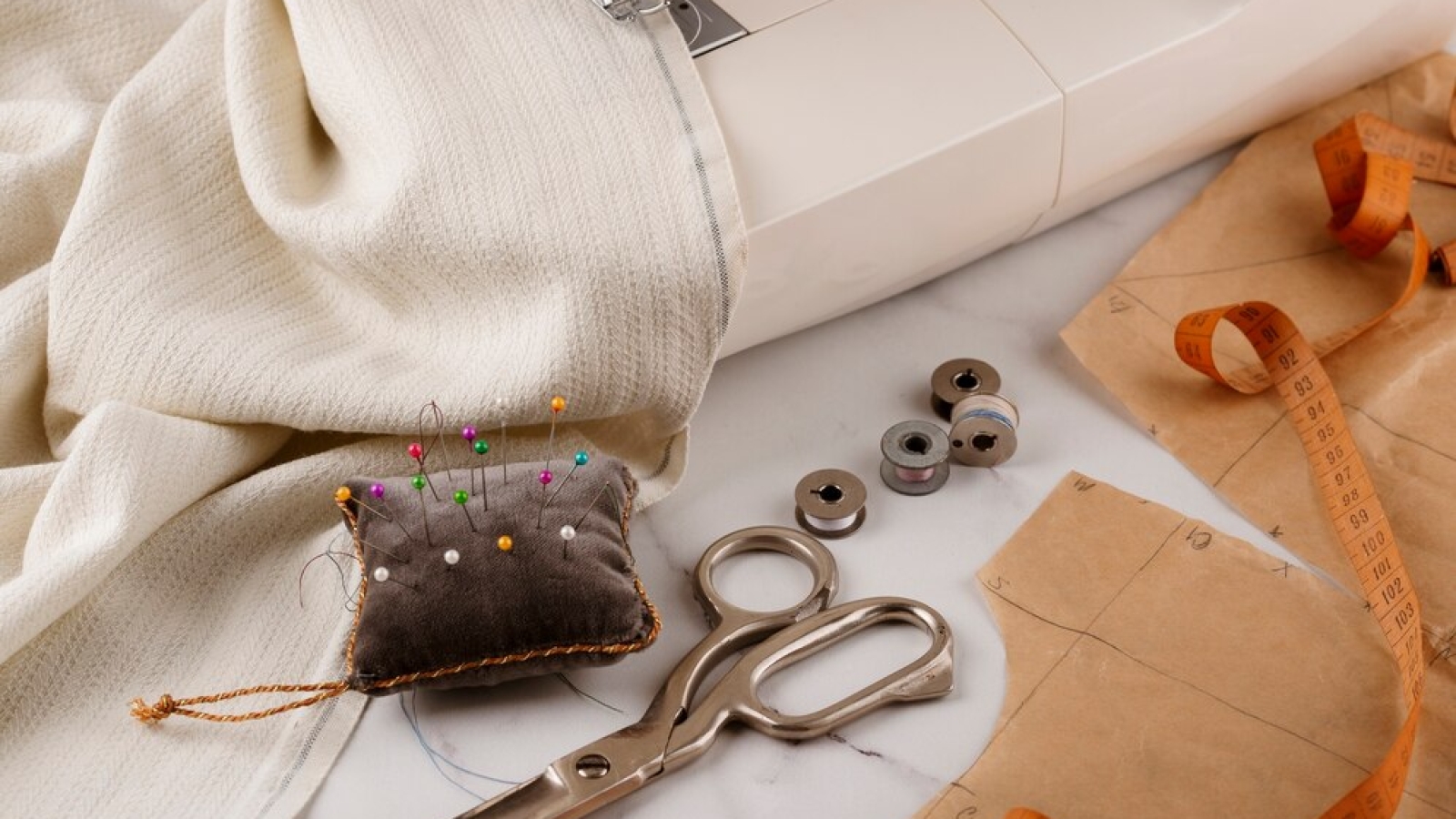 tailoring-items-arrangement-still-life_23-2149647302